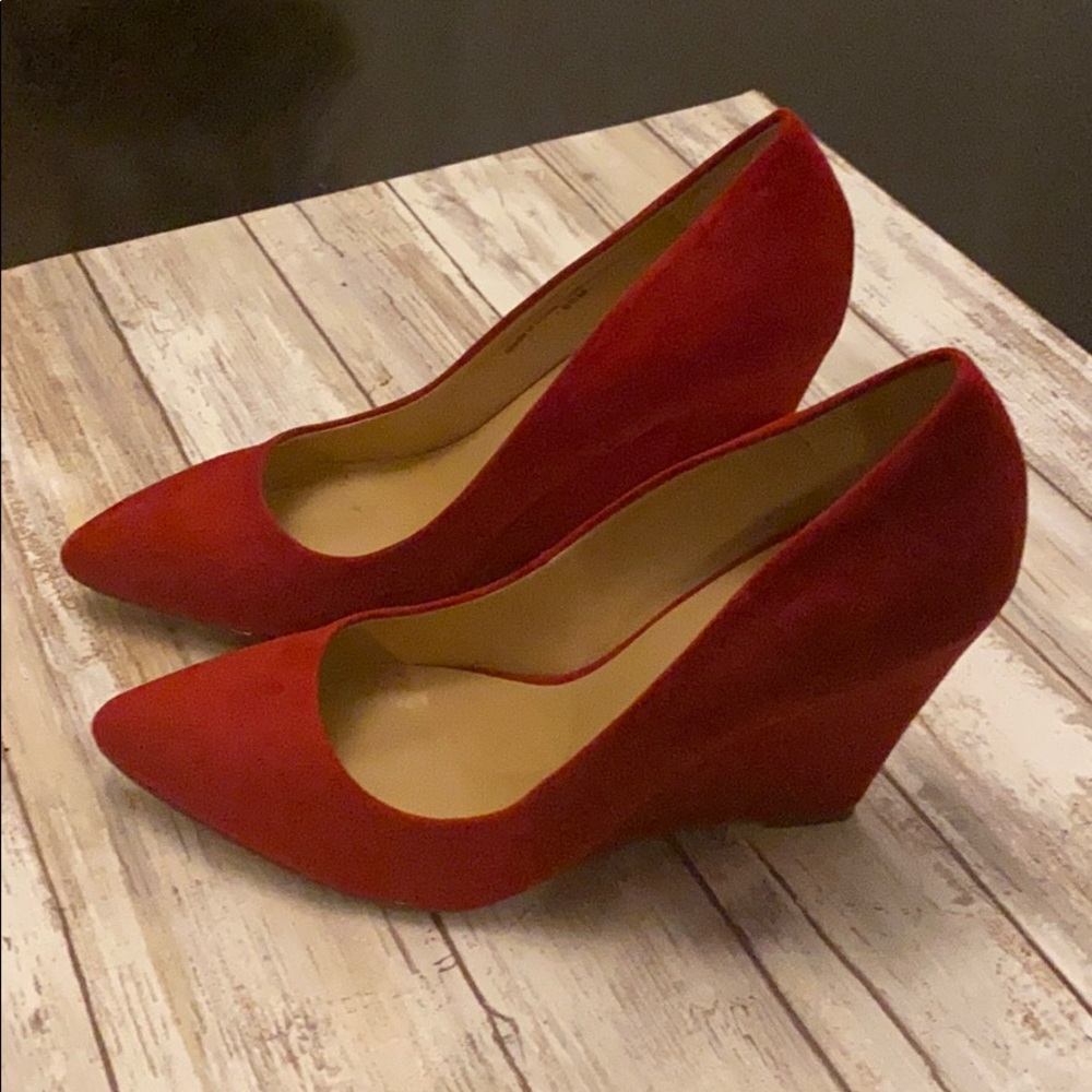Saks red suede pointed toe wedges size 8.5
